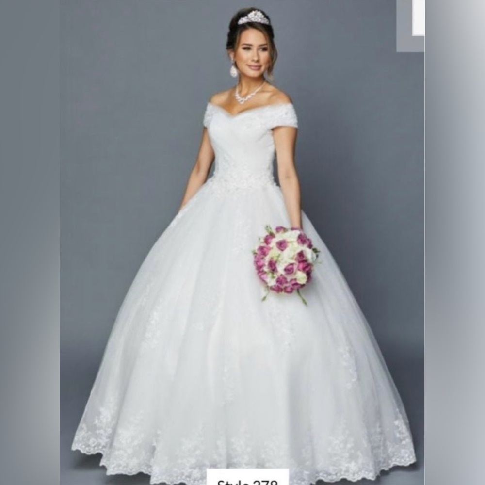 Lovely LA Wedding Dress - Brand new!